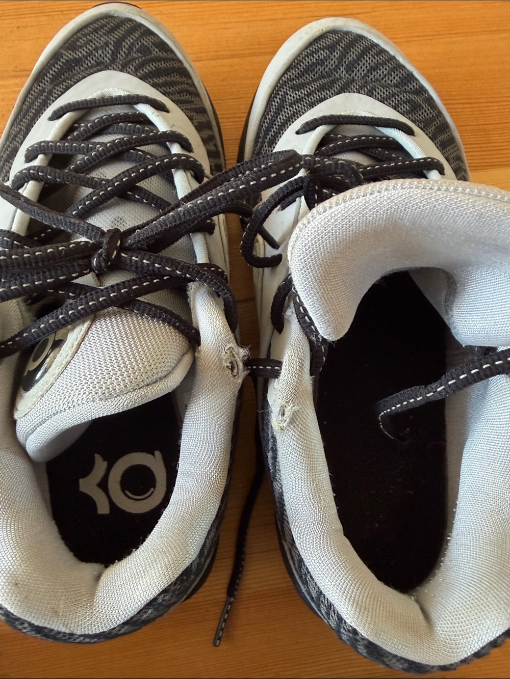 Bundle 2 pairs Nike air athletic court shoes - Picture 13 of 14